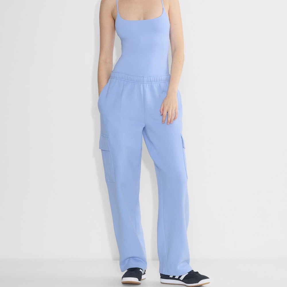 Aritzia TNA Cozy Fleece Mega Cargo sweatpants